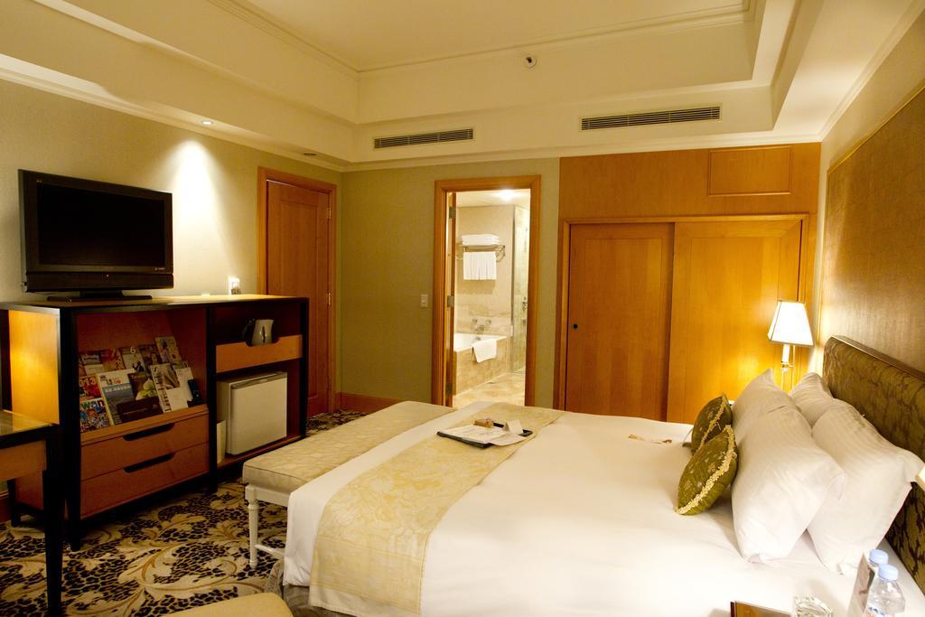 The Lees Hotel Kaohsziung Kültér fotó A bedroom at the hotel